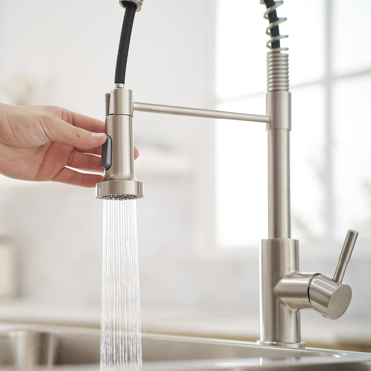 New Single Handle Pull-Down Sprayer Kitchen Faucet