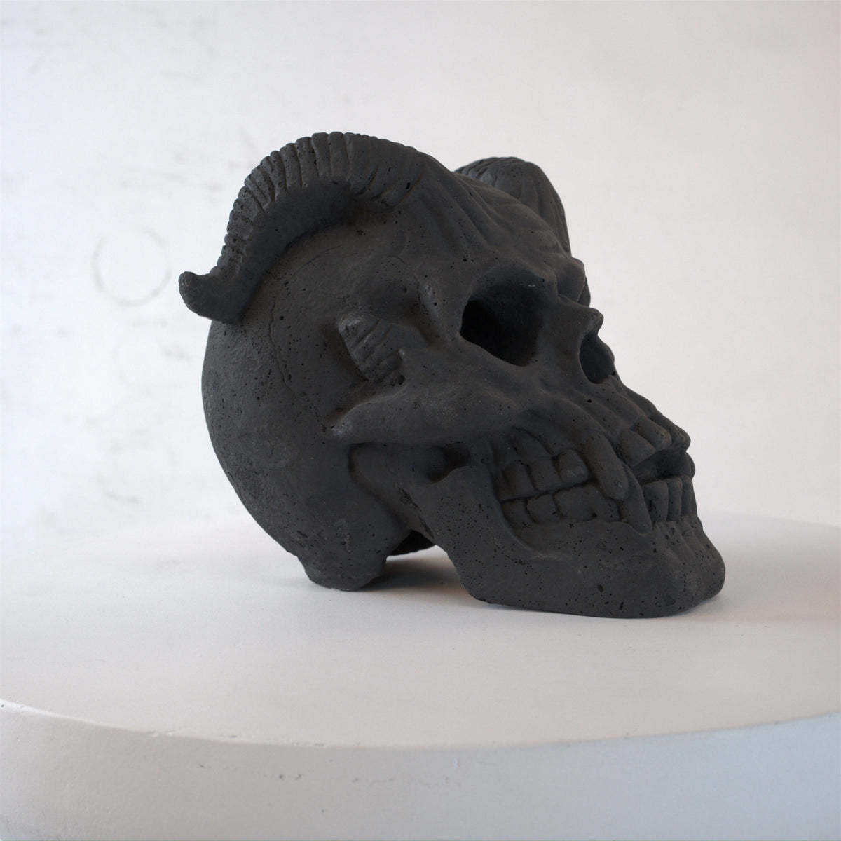 Refractory Materials Fireproof Imitated Human Fire Pit Skulls Gas Log for NG, LP Wood Fireplace, Firepit, Campfire, Halloween Decor, BBQ