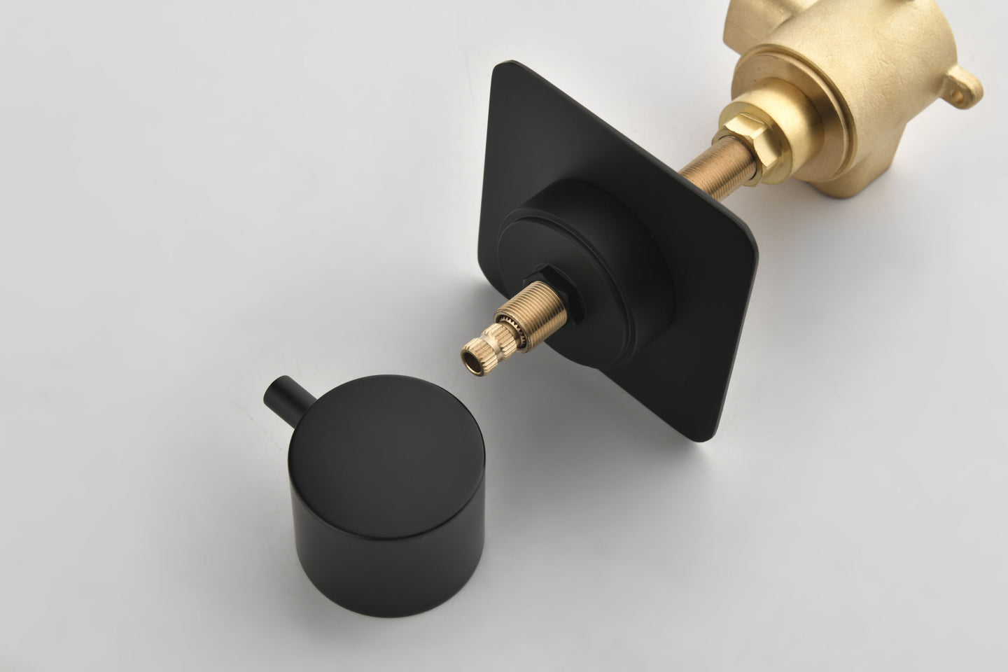Master Shower Volume Control
Adjustable brass handle valve body, 1 piece