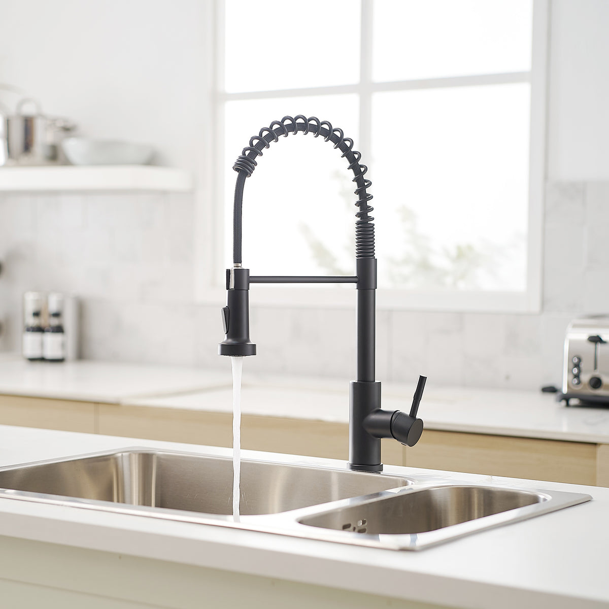 New Single Handle Pull-Down Sprayer Kitchen Faucet