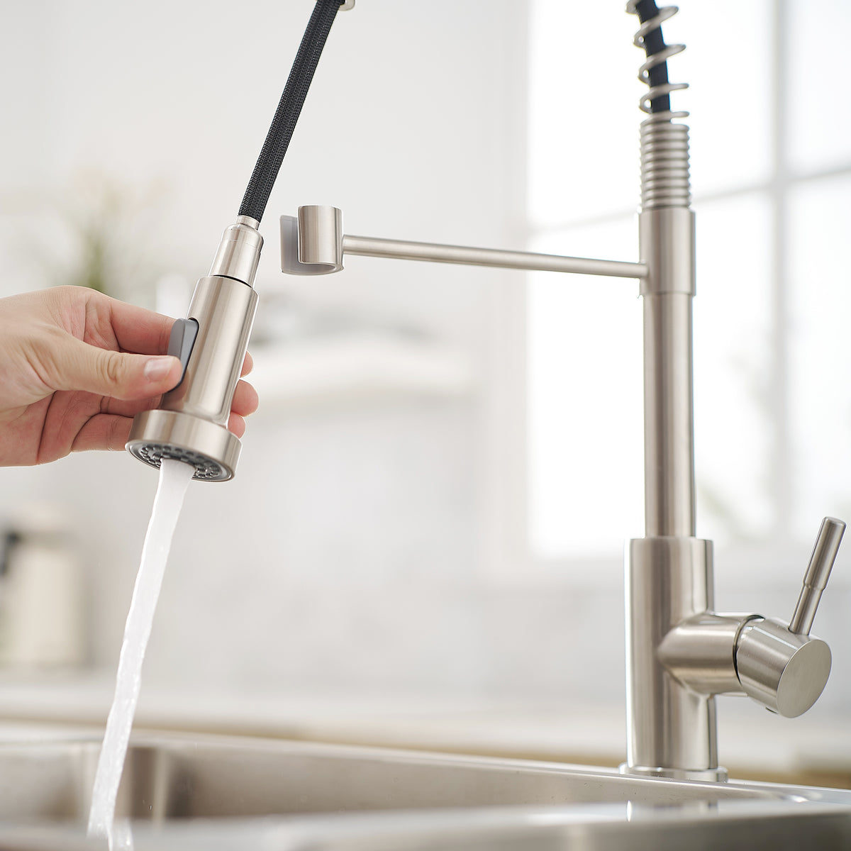 New Single Handle Pull-Down Sprayer Kitchen Faucet